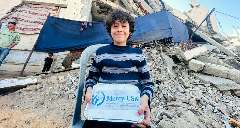 BoyinGazaFoodAid.jpg